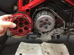 FRIZIONE ANTISALTELLAMENTO REGOLABILE BAGNO OLIO DBK DUCATI 848