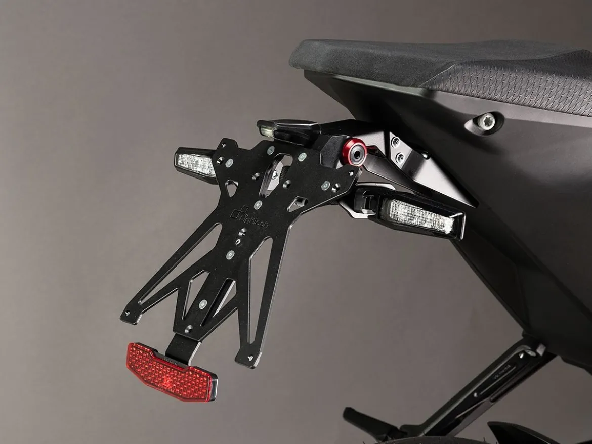 KIT PORTATARGA REGOLABILE LIGHTECH ITA/DE/SLO KTM SUPER DUKE 1390 R 2024-2025