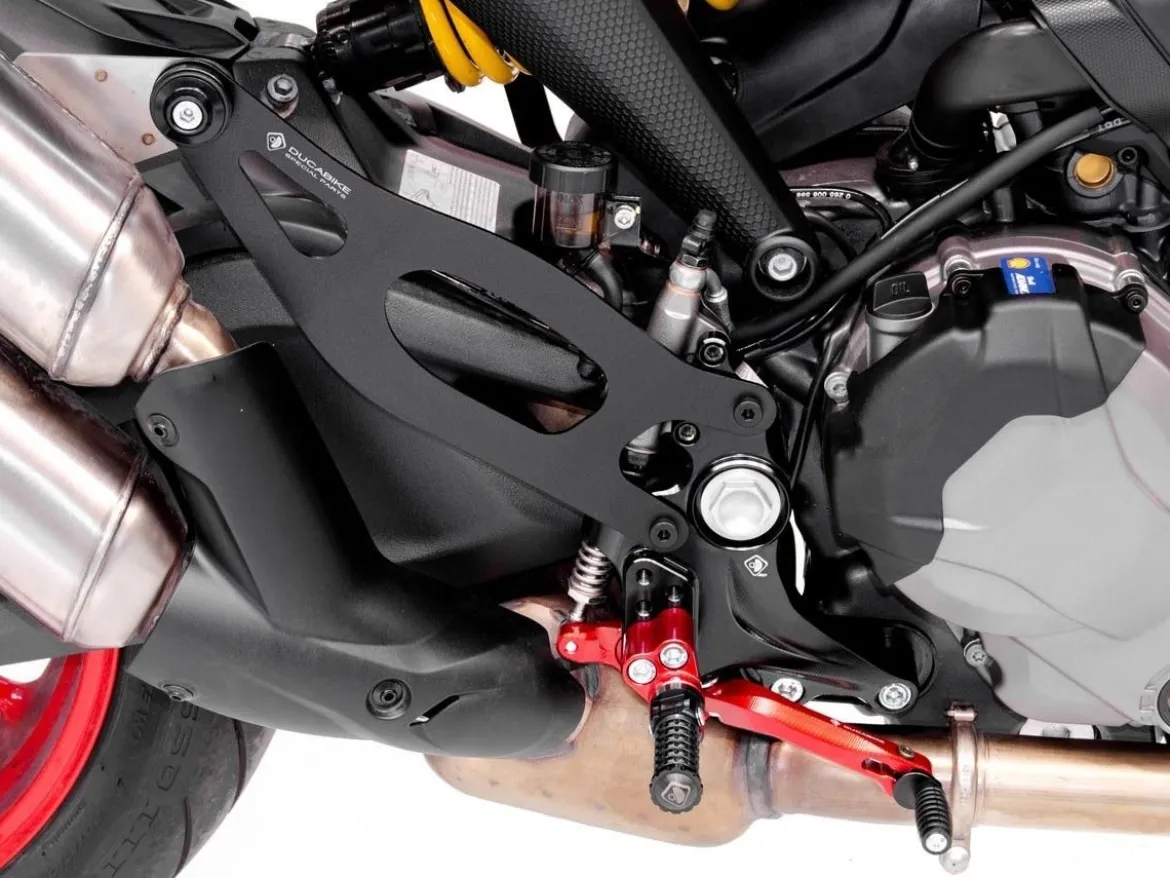 KIT SUPPPORTO PEDANE MONOPOSTO DBK DUCATI MONSTER 937 / SP 2021-2024