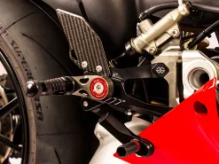 PEDANE ARRETRATE ALLUMINIO NERE GILLES TOOLING DUCATI PANIGALE V4 / S / R 2018-2022
