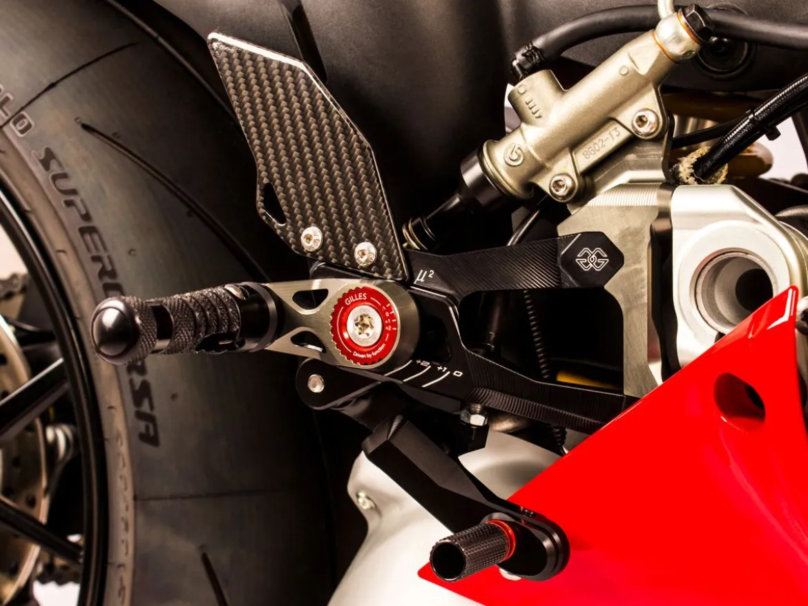 PEDANE ARRETRATE ALLUMINIO NERE GILLES TOOLING DUCATI PANIGALE V4 / S / R 2018-2022