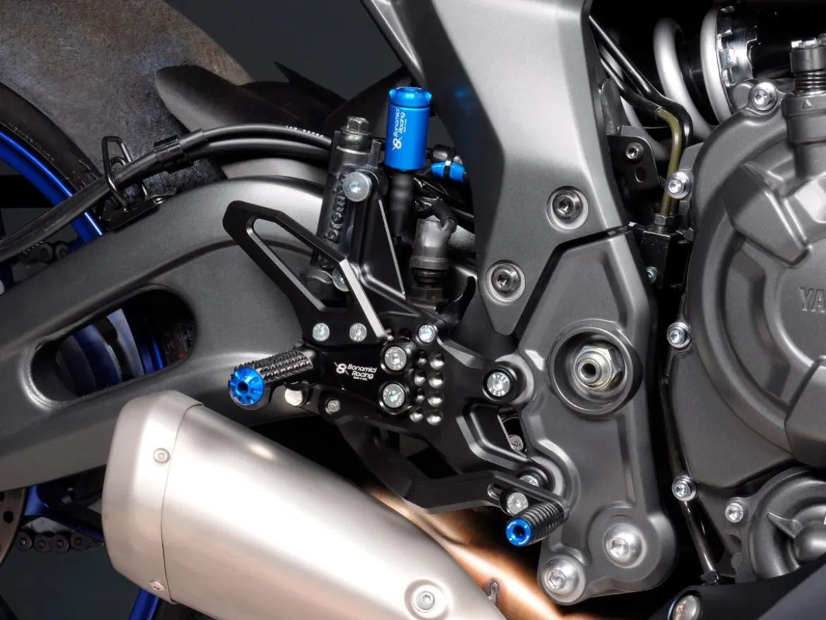 PEDANE ARRETRATE BONAMICI RACING REGOLABILI YAMAHA YZF R7 2021-2024