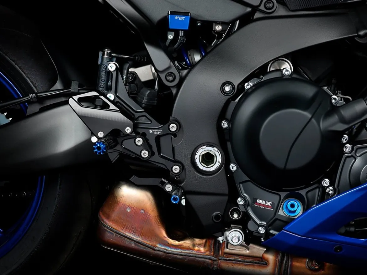 PEDANE ARRETRATE REGOLABILI BONAMICI RACING YAMAHA R9 2025
