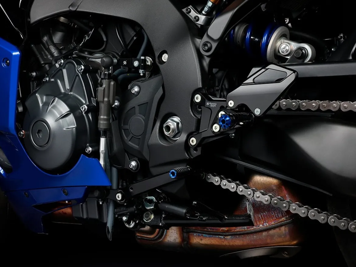 PEDANE ARRETRATE REGOLABILI BONAMICI RACING YAMAHA R9 2025