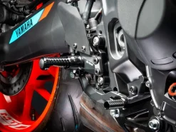 PEDANEÂ REGOLABILIÂ NERE GILLES TOOLINGÂ YAMAHA MT-09 2021-2023