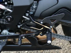 PEDANE REGOLABILI NERO/ORO CNC RACING MV AGUSTA F3 675 / RC 2017-2020
