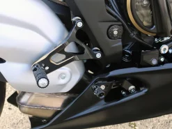 PEDANE REGOLABILI NERO/ORO CNC RACING MV AGUSTA F3 675 / RC 2017-2020