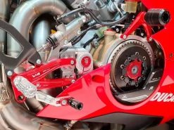 PEDANE REGOLABILI PRAMAC RACING EDITION CNC RACING DUCATI PANIGALE V4 / S / R 2018-2024