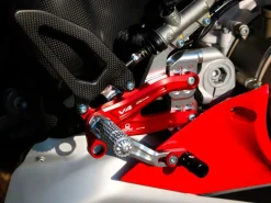 PEDANE REGOLABILI PRAMAC RACING EDITION CNC RACING DUCATI PANIGALE V4 / S / R 2018-2024