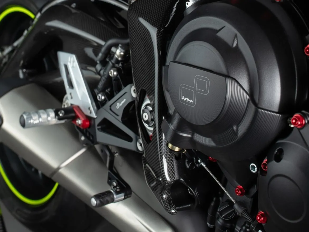 PEDANE REGOLABILI R VERSION LIGHTECH TRIUMPH STREET TRIPLE 765 R / S / RS / RX 2017-2026