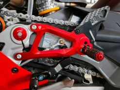 PEDANE REGOLABILI TROY BAYLISS EDITION CNC RACING DUCATI PANIGALE V4 / S 2025