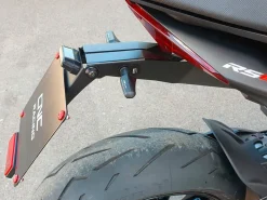 PORTA TARGA REGOLABILE CNC RACING APRILIA RSV4 / TUONO V4 2021-2022