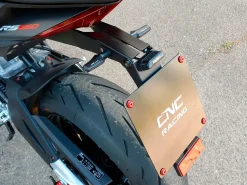 PORTA TARGA REGOLABILE CNC RACING APRILIA RSV4 / TUONO V4 2021-2022