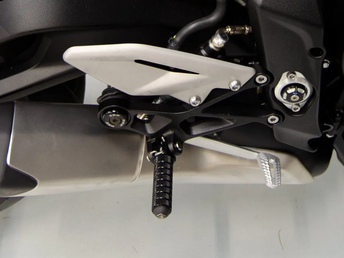 RONDELLA VITE SUPPORTO MARMITTA DBK TRIUMPH STREET TRIPLE 765 R / S / RS 2017-2023